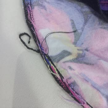 Caddestore Sökük Patlak Dikiş Elbise Gönderdi