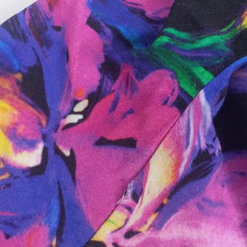 Caddestore Sökük Patlak Dikiş Elbise Gönderdi