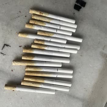 Philip Morris Lark Sigara Paketinde Sarı Lekeler Ve Kötü Koku