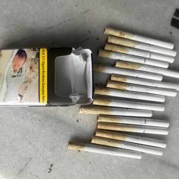 Philip Morris Lark Sigara Paketinde Sarı Lekeler Ve Kötü Koku