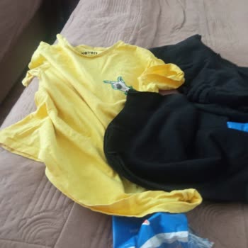 Aryagiiyim (Instagram) 1 Adet Yırtık Eşofman 4 Adet Bez Parçası