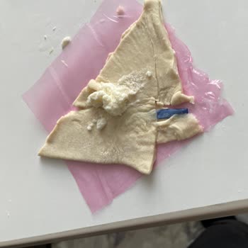 A101 Marketten Alınan Milföy Hamurunda Plastik Parça