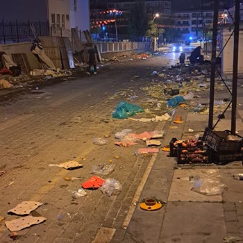 Keçiören Belediyesi Pazarcı Esnafı Sokakları Çöp İçinde Bırakıyor...