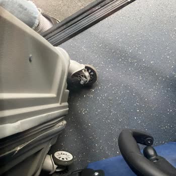 Kamil Koç Muavini Valiz Tekerini Kırdı