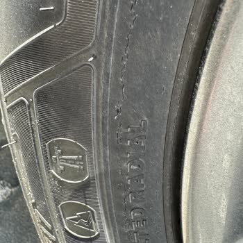 Petlas Lastik Yanaklarda Çatlama Oluşması