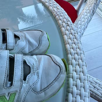 Boyner'den Aldığım New Balance Sneaker 1 Ayda Yırtıldı, Mağdurum!