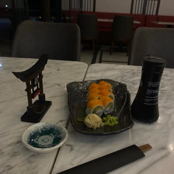 Konoha Dün Gece 23.00da Yediğim Sushiden Dolayı Zehirlendim