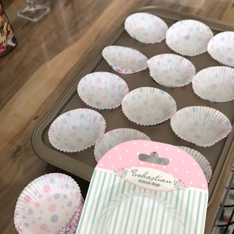 Migros Adet Sayısı Alakasız Muffin Kağıtları