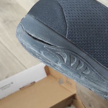 Skechers Ayakkabının Tabanı Yarıldı