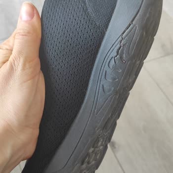 Skechers Ayakkabının Tabanı Yarıldı