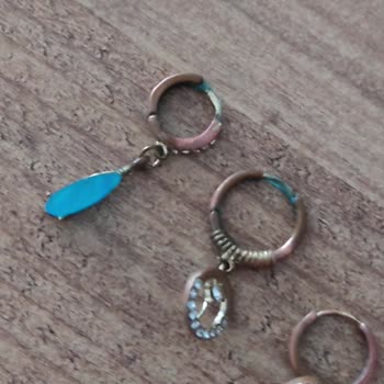 Ege Boncuk Mağazasından Aldığım Küpe Takımı Hızla Karardı Ve Taşı Düştü