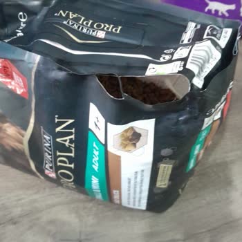 Pelikan Pet Shop Yırtık Paket Mama Gönderildi