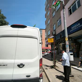 İBB - İstanbul Büyükşehir Belediyesi İETT Bekleme Noktasına Park Eden Minibüs Sorunu
