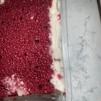 BİM STT Henüz Gelmemiş Olan Tatlının Küflü Çıkması