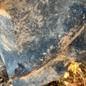Erkunt Traktör Petlas 131 Saatteki Sıfır Traktörüne Taktığı Lastiğinin Arkasında