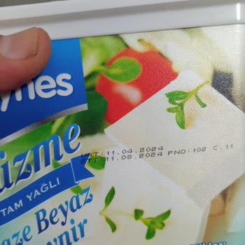 A101 Peynes Peynir Küflü Ürün Satıyor