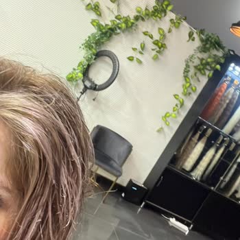 Tuzla San Kuaför Sarı Saçımı Yanlış İşlemle Pembe Yaptılar!