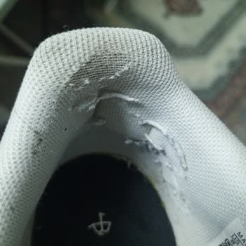 Adidas Ayakkabı Koku Yapıyor Yırtılıyor
