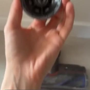 Dyson V15 Anti-Tangle Başlık Kenarı Kırıldı!