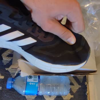 adidas Kısa Sürede Ayakkabının Kenarı Açıldı