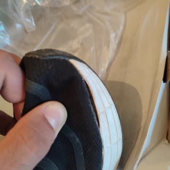 adidas Kısa Sürede Ayakkabının Kenarı Açıldı