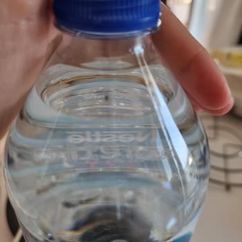 Nestle Su Şişesinde Madde