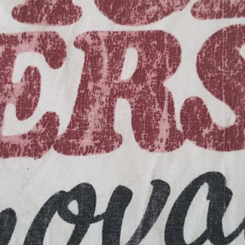 Pull and Bear T-shirt Üzerindeki Baskıları Cıktı