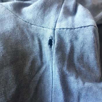 Mavi T-shirt Yırtığı Kumaşın Kötü Olması