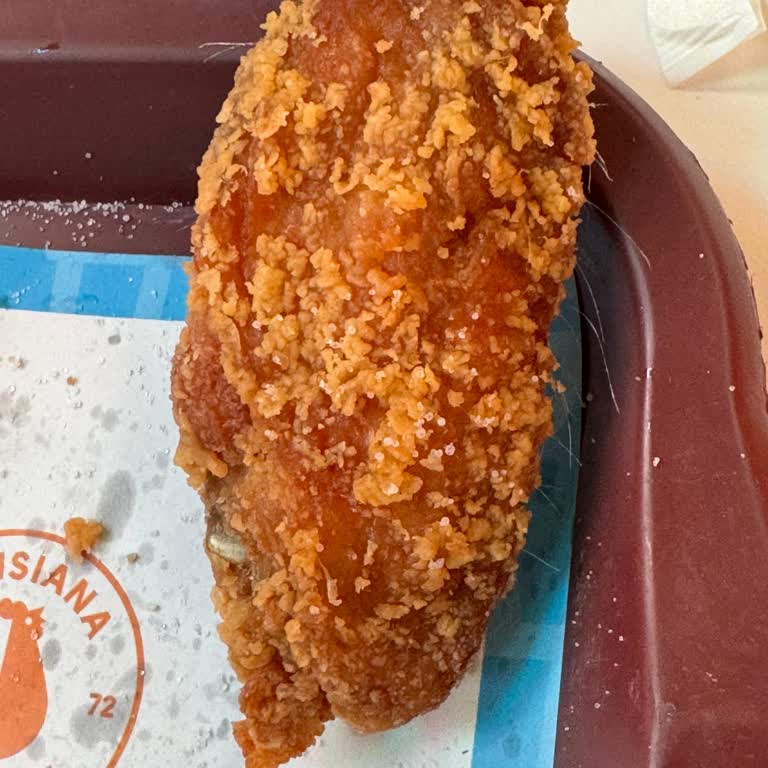 Popeyes Tavuk Tüyleri Üstünde Duruyor.
