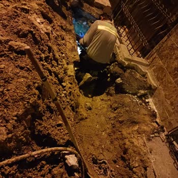 Boğaziçi Elektrik - BEDAŞ Molozlar Kaldırılmıyor Kapının Önü Molozlarla Yığıldı