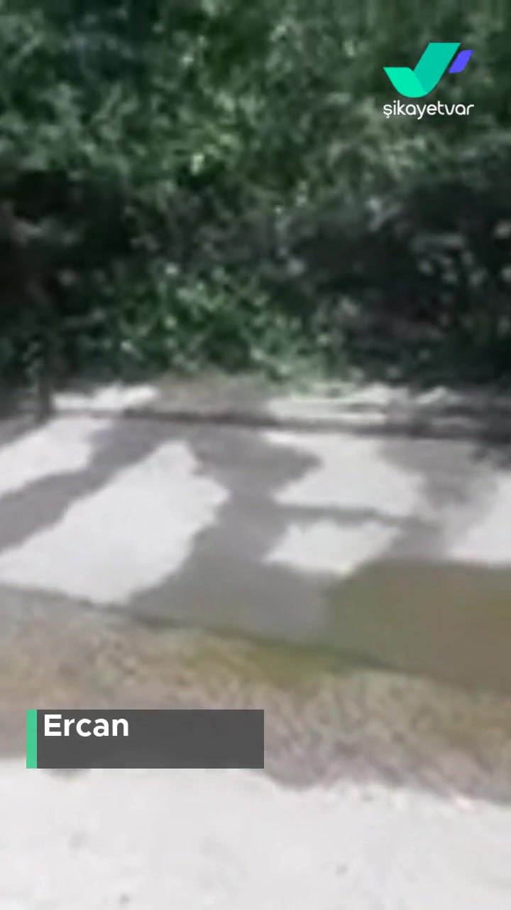 İBB - İstanbul Büyükşehir Belediyesi Kaçak Boru Patlaması Ve Suyun Dışarı Akması videonun kapak resmi
