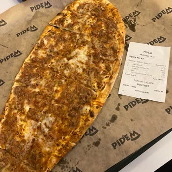 Pidem Restaurant Yanmış Pişmemiş Lahmacun Ve Kıyma Kaşarlı Pidenin Peynirinin Az Olması