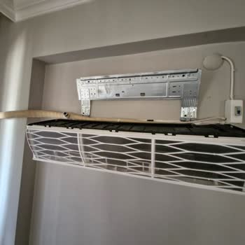 Arçelik Klima İç Ünite Yerinden Düştü, Sorumsuz Servis...