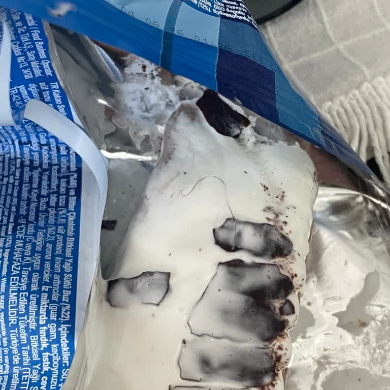 Algida Dondurmadan Saç Çıktı