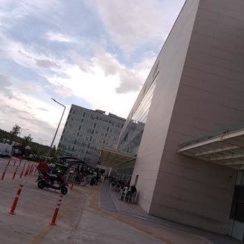 Antalya Şehir Hastanesi Hastanede Mağdur Olmamız Tek Bir Doktorun Olması Onunda 3 Saat Sonra