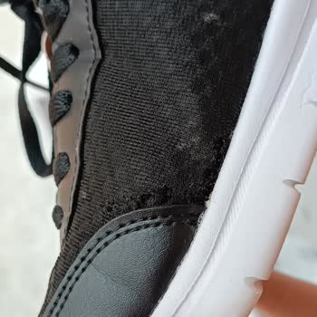 Kinetix FLO 3 Ayda Yırtılan Ayakkabıyı Değiştirmedi