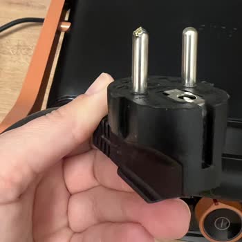 Arçelik Tost Makinesi TM 9046 S Sigorta Attırıyor