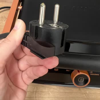 Arçelik Tost Makinesi TM 9046 S Sigorta Attırıyor