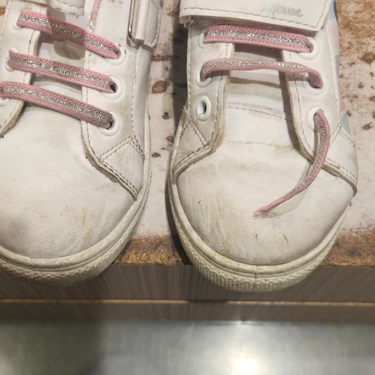 FLO Ayakkabı FLO'dan Aldığımız Ayakkabı Kalitesiz Çıktı, Müşteri Hizmetleri Hayal Kırıklığı Yarattı