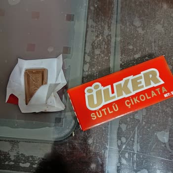 Ülker Çikolata Paketinde Yarım Parça Çıkan Ürün...