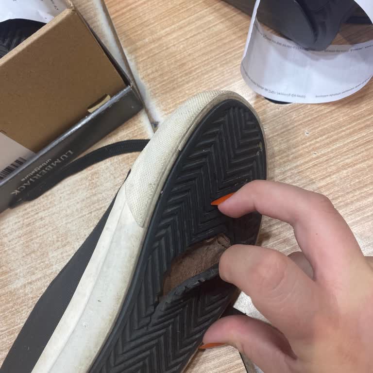 Lumberjack FLO Mağazanızdan Aldığım Ayakkabıdan Memnun Kalmadım