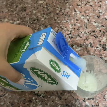 Sütaş Süt Yerine Peynir Altı Suyu Koyuyor Paketlere!