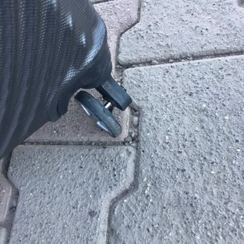 Türk Hava Yolları İle Valiz Kabusu: Kırık Tekerlekler Ve Kötü Hizmet