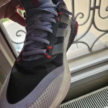 Adidas Ürününün Arkasında Durmuyor