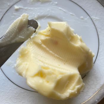 Harras Tereyağından Çıkan Pembe Leke