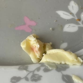 Harras Tereyağından Çıkan Pembe Leke