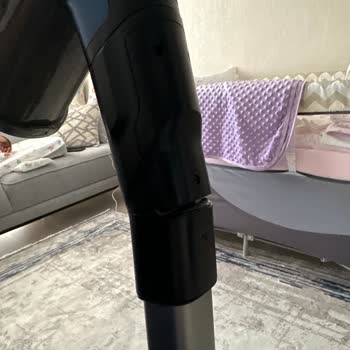 PHILIPS Ev Aletleri Philips 8000 Series Dikey Süpürgemin Plastik Aksamı Çatlamaya Başladı