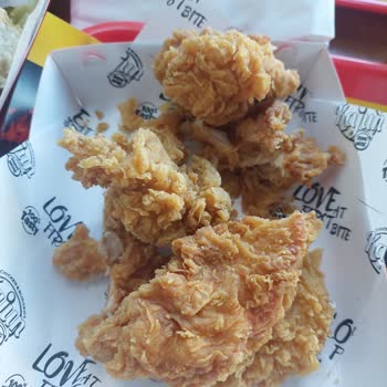 Kajun Restaurant Bayat Ekmek Ve Cajun A Benzemeyen Tavuklu Ekmek.