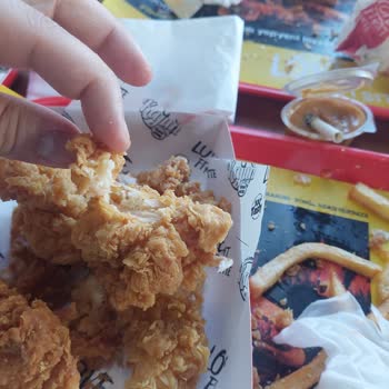 Kajun Restaurant Bayat Ekmek Ve Cajun A Benzemeyen Tavuklu Ekmek.