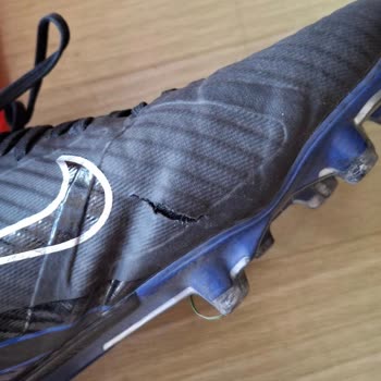 Nike Krampon Tekstil Hatası